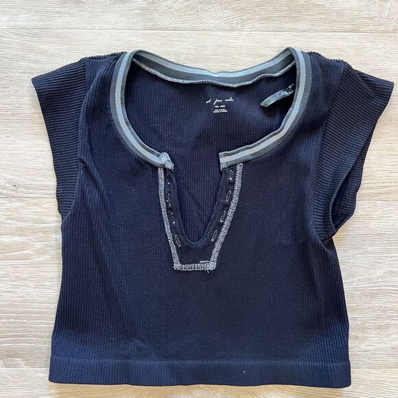 Urban Outfitters Go For Gold Black Seamless Crop Top-Size M - Picture 2 of 7